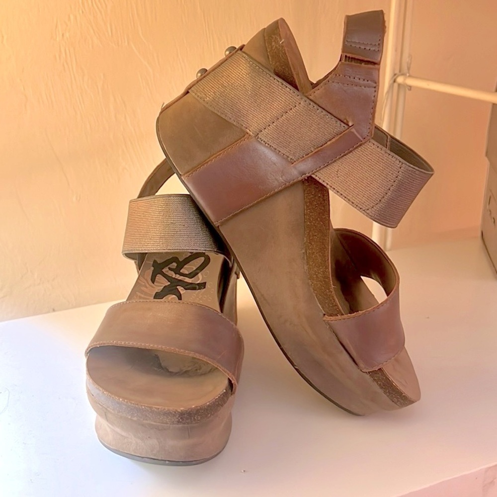 OTBT,Bushnell Wedge Sandals Womens 
Metallic Bronze Beige Leather,GUC,Size 6.5